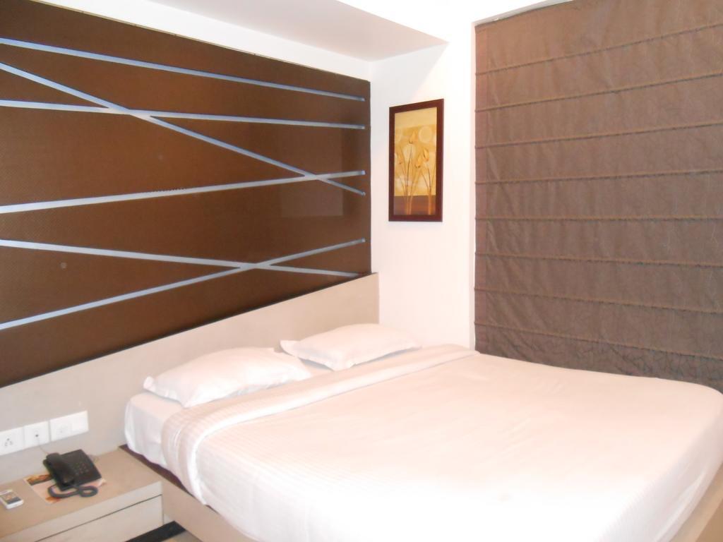 Hotel Aston International โกลกาตา ภายนอก รูปภาพ