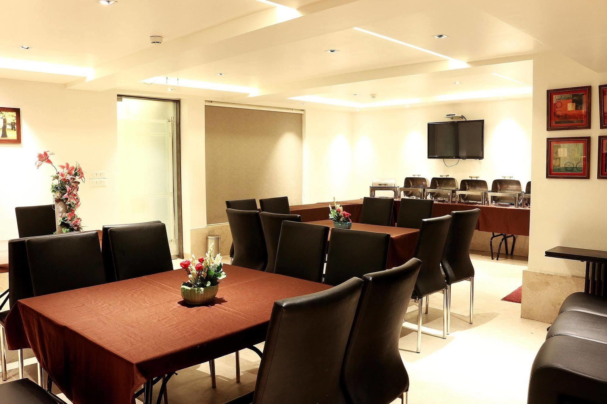 Hotel Aston International โกลกาตา ภายนอก รูปภาพ