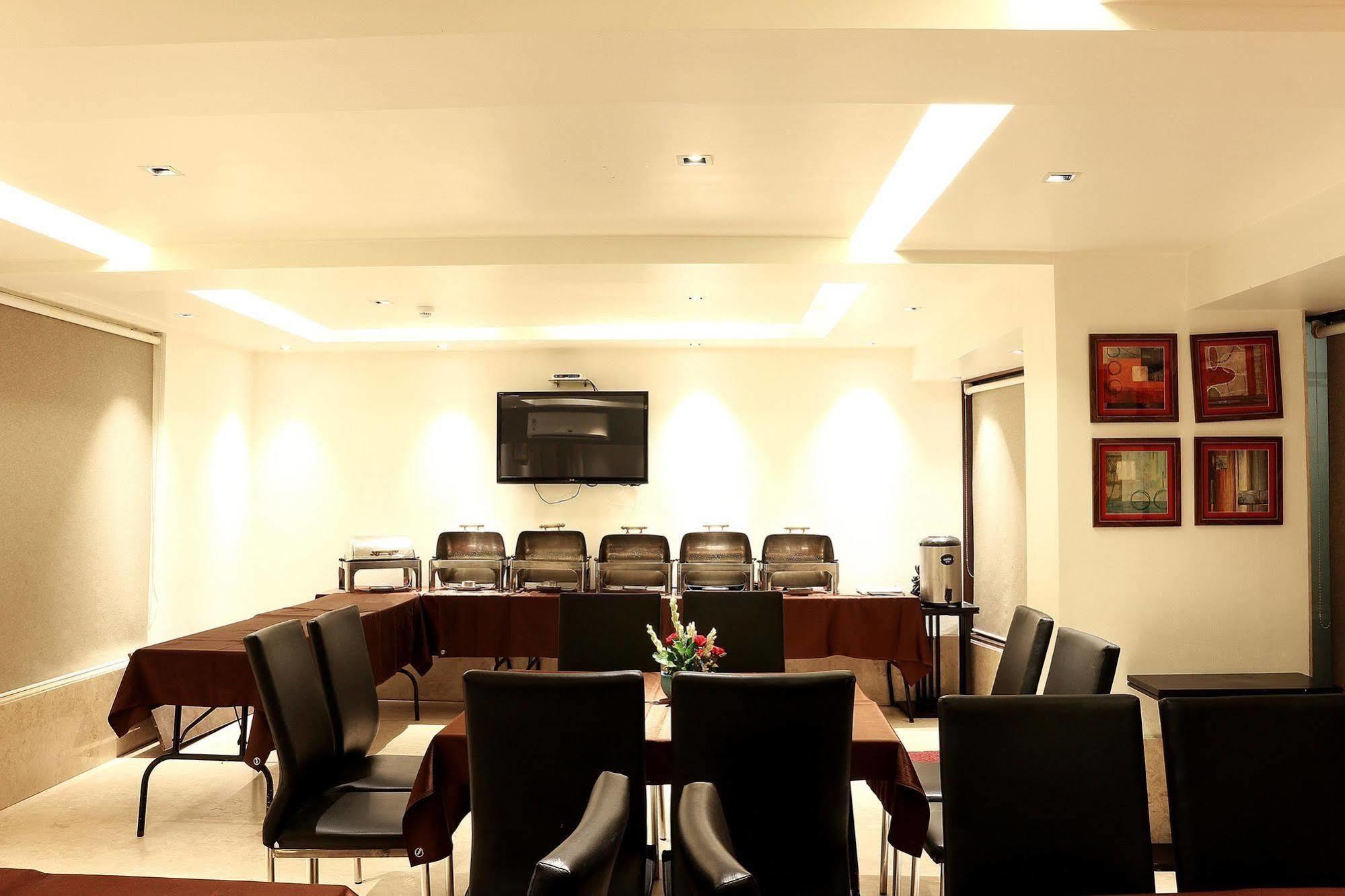 Hotel Aston International โกลกาตา ภายนอก รูปภาพ