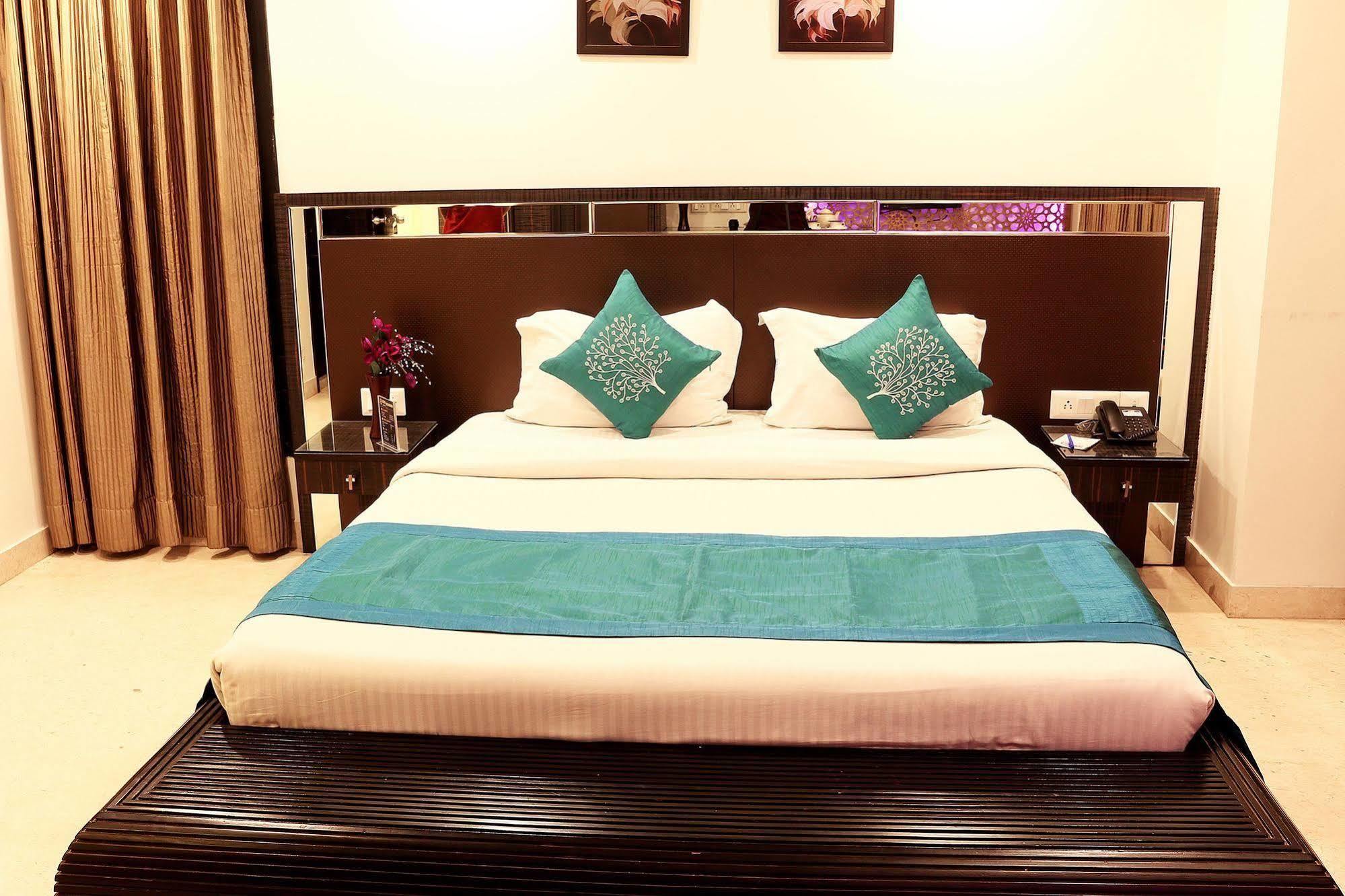 Hotel Aston International โกลกาตา ภายนอก รูปภาพ